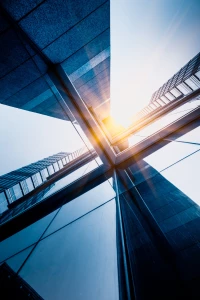 Prace dekarskie lub blacharskie na dachu? Sprawdź czy z podnośnikiem nie będzie łatwiej